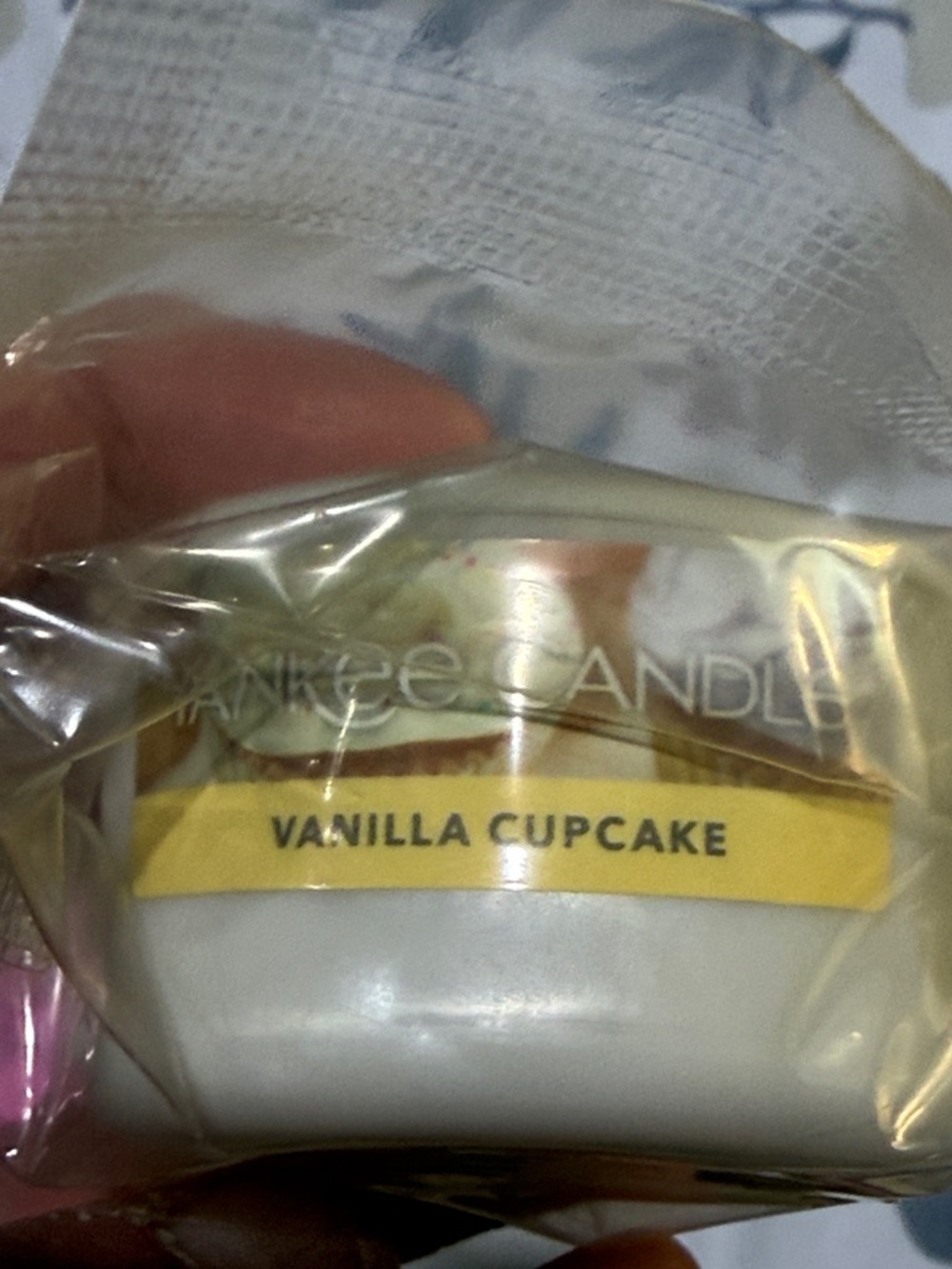 Yankee Candle Vanilla Cupcake Pods - Cream & Gold - Picture 2 of 3